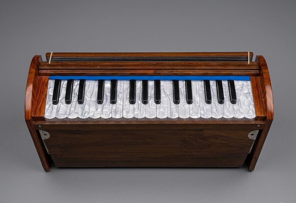 Mini Dolphin Harmonium – 32 Keys, 2.5 Octaves, Kail Wood Kirtan Instrument